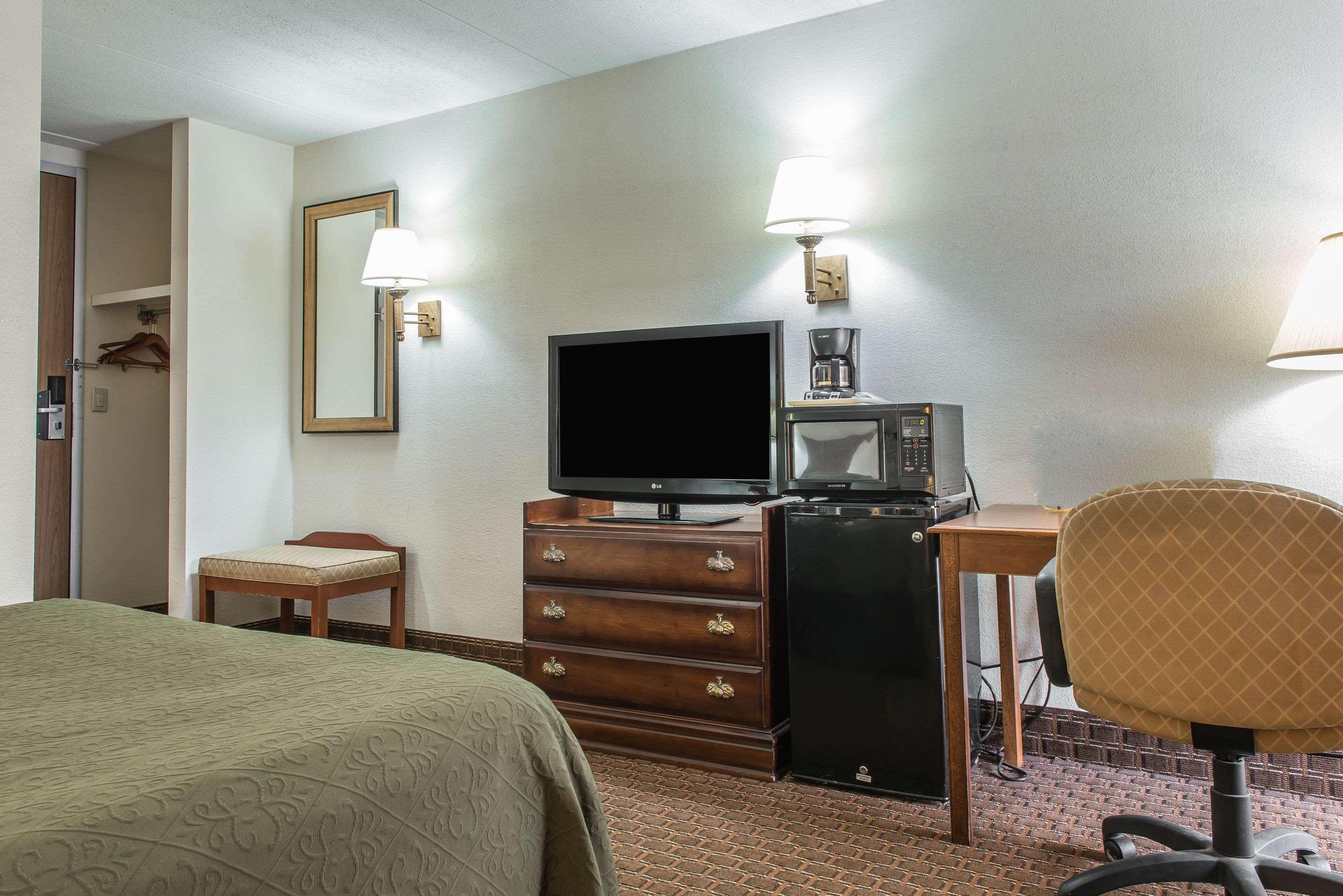 Rodeway Inn Brookville Extérieur photo