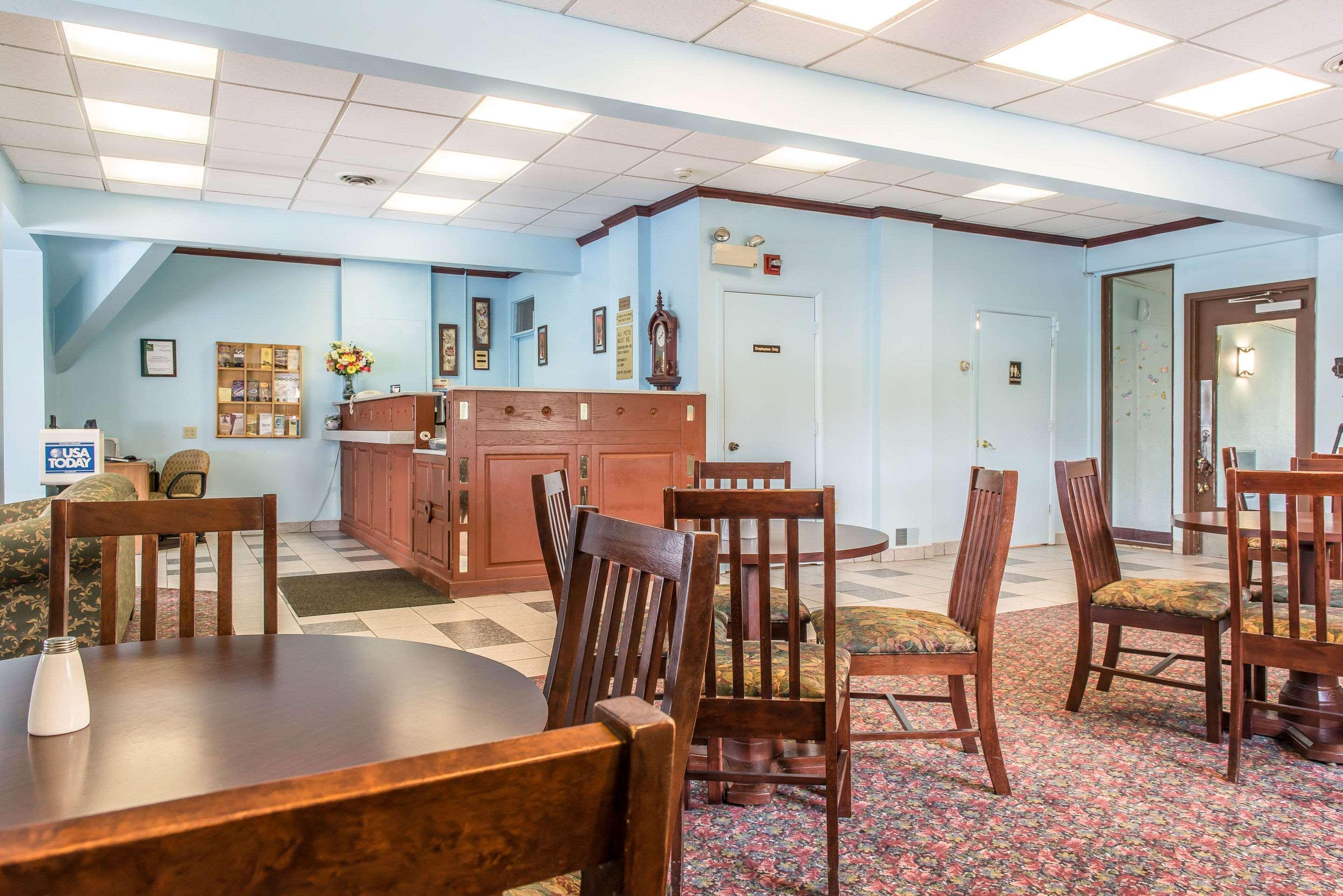 Rodeway Inn Brookville Extérieur photo
