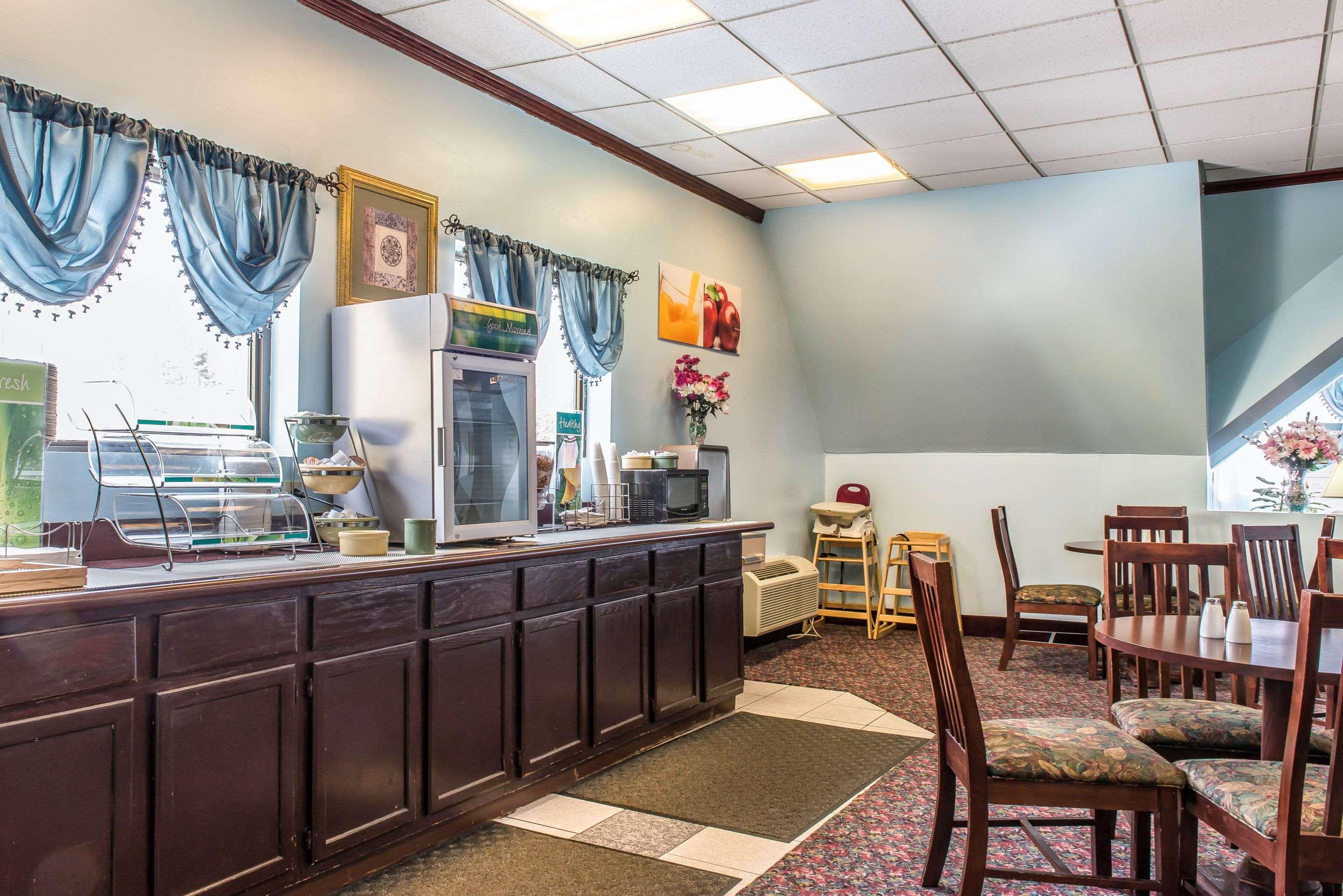Rodeway Inn Brookville Extérieur photo