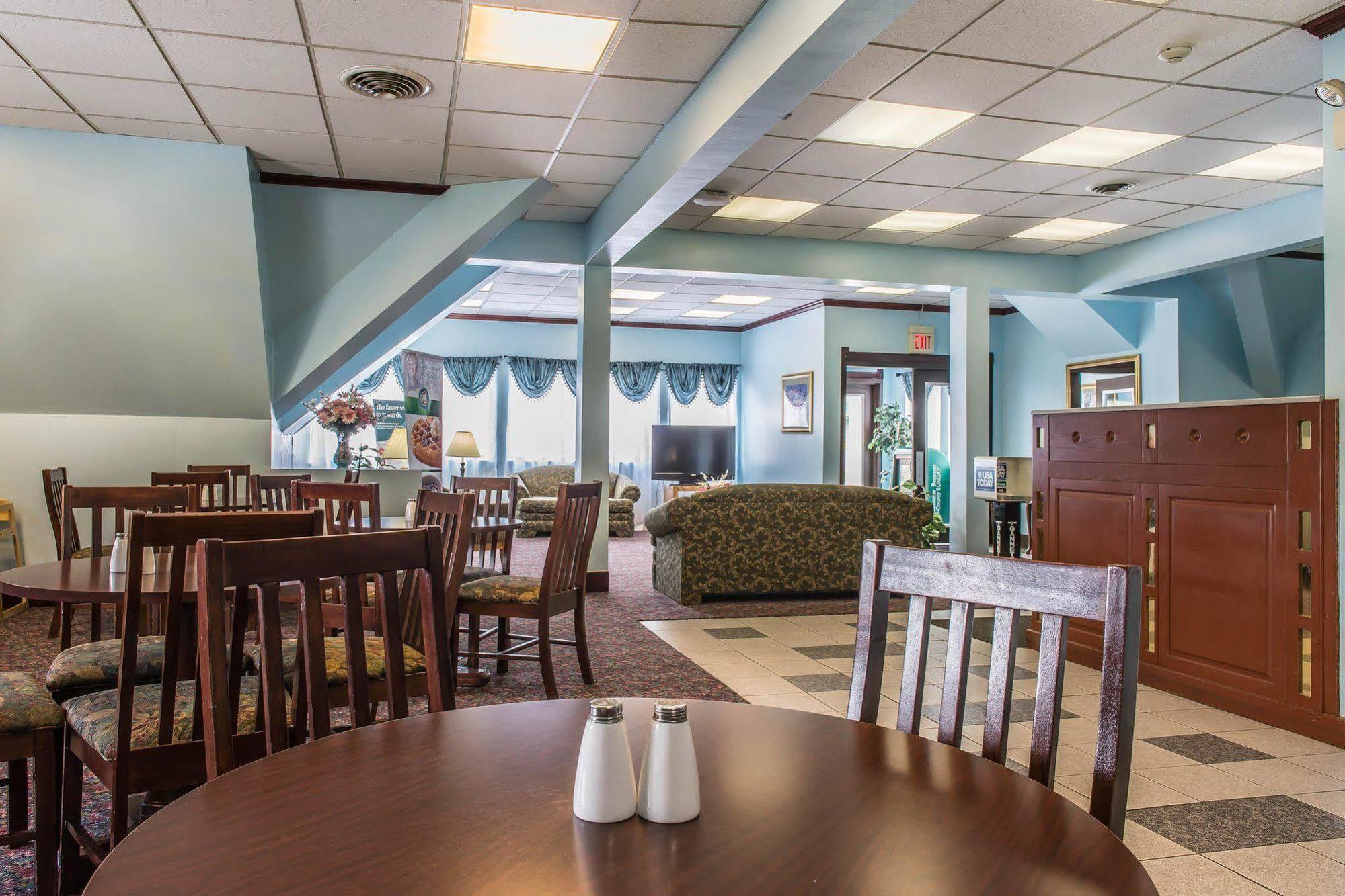 Rodeway Inn Brookville Extérieur photo